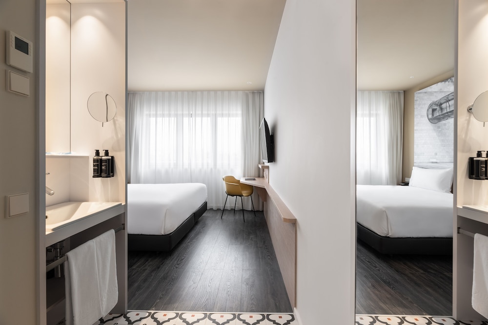 Double or Twin Room (Children Sharing Bed) - Photo 11