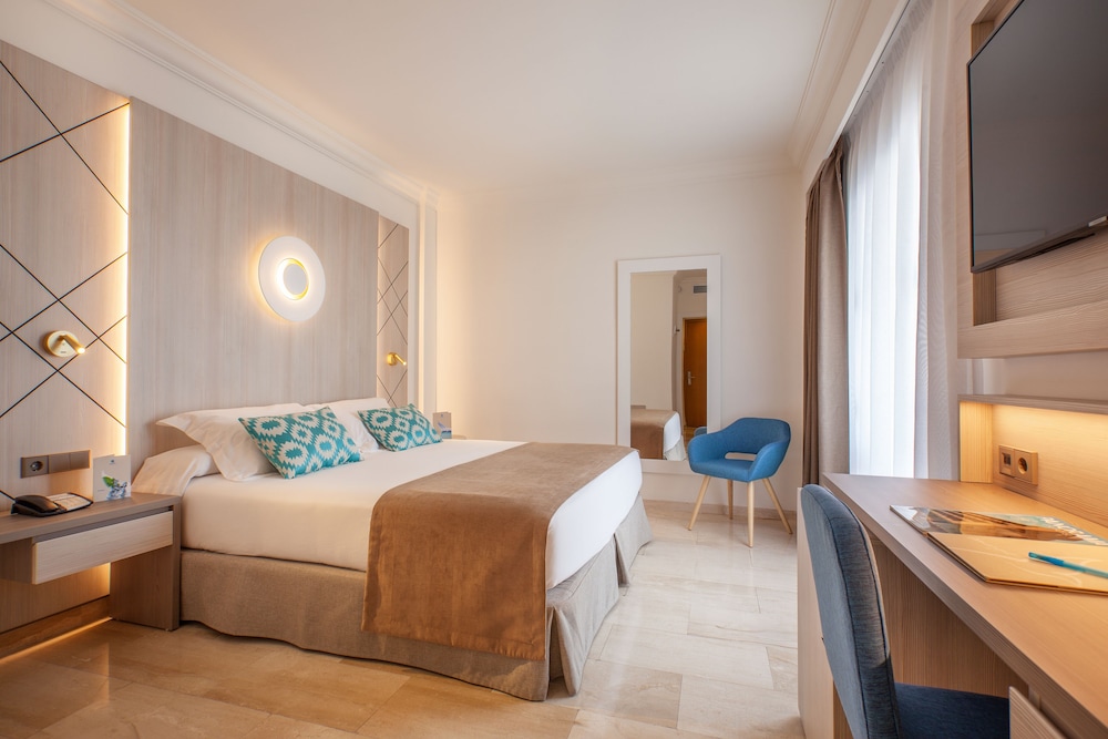 Single Room, Balcony