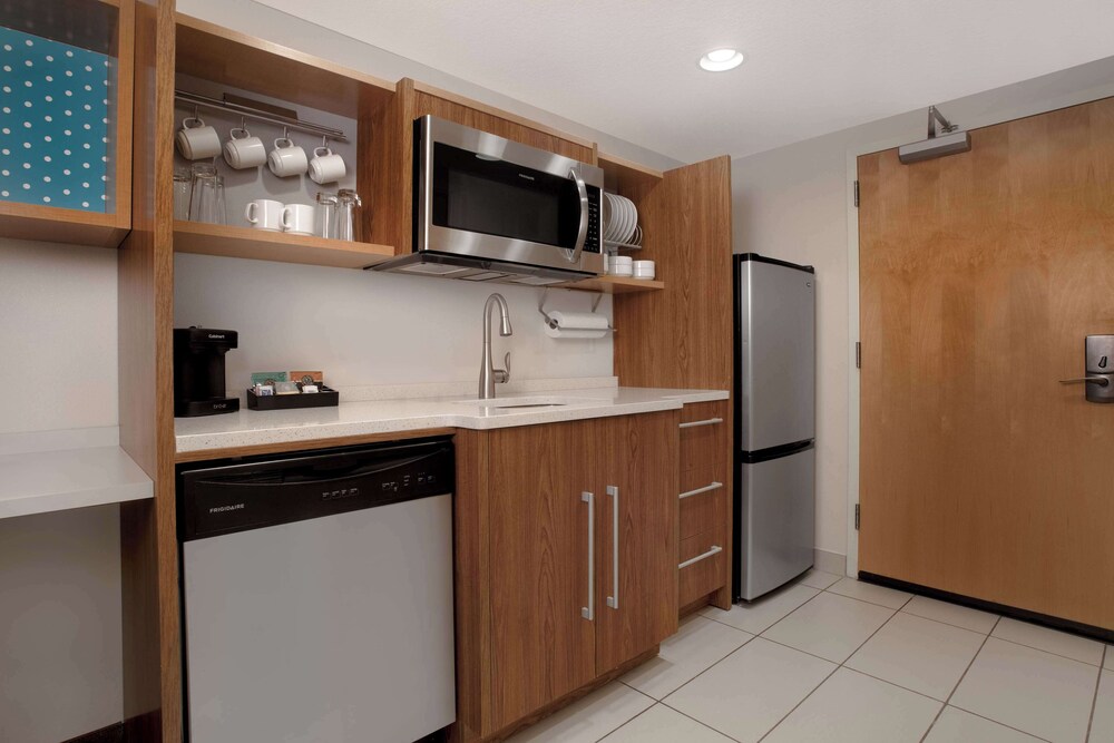 Studio, 2 Queen Beds, Accessible, Bathtub (Hearing) photo 2