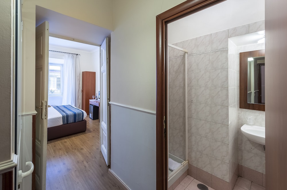 Economy Double Room photo 1