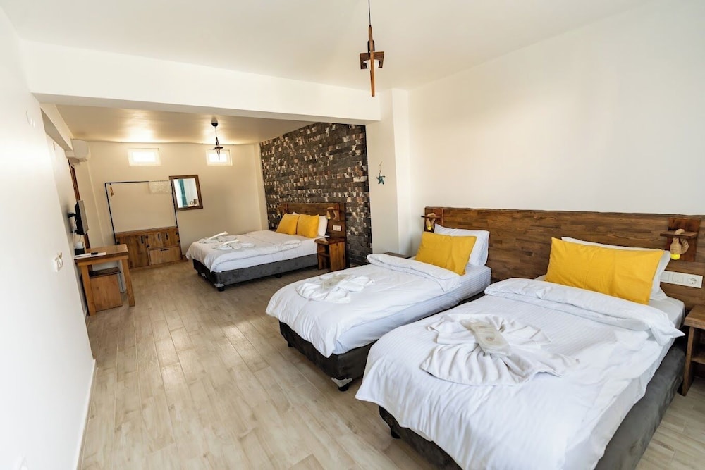 Family Quadruple Room photo 3