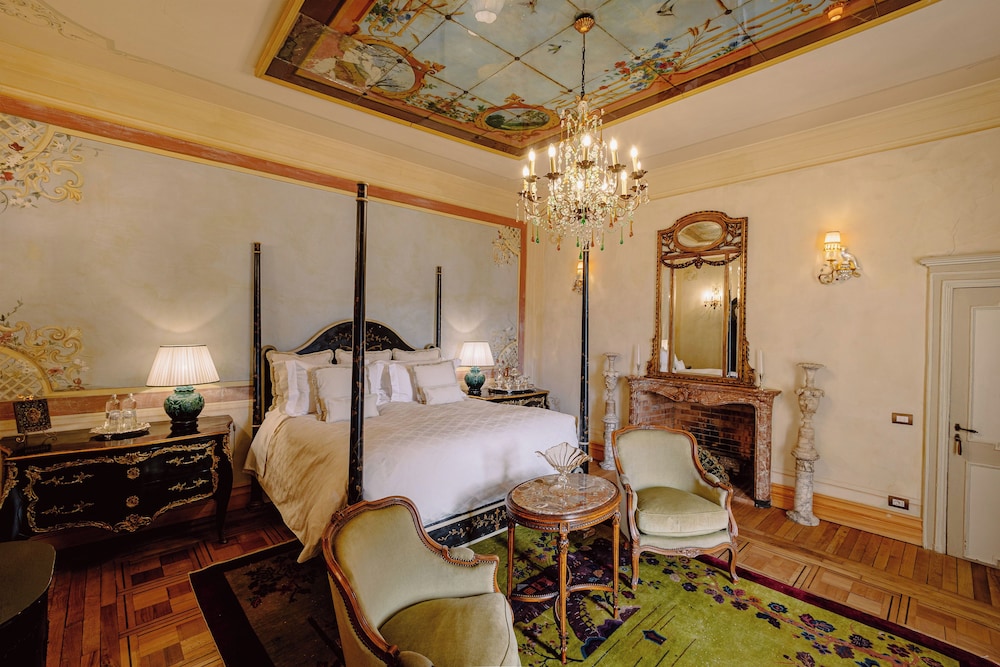 Double Room (Glass Room)
