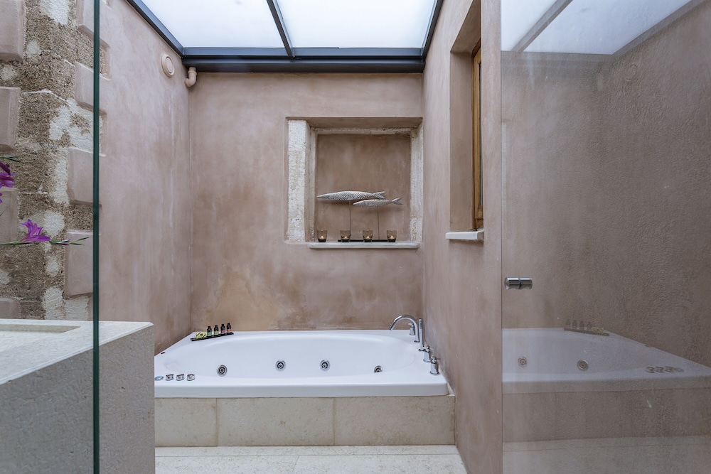Penthouse Suite with Private Terrace & Sea View - Photo 14