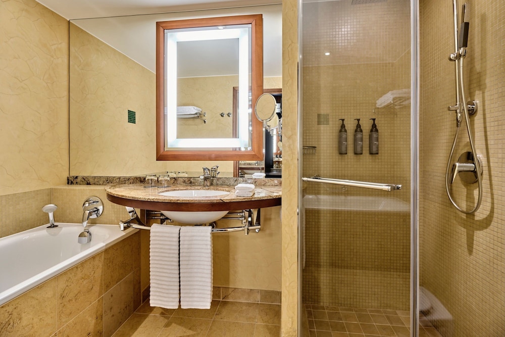 Deluxe Suite, 1 Bedroom - Photo 6