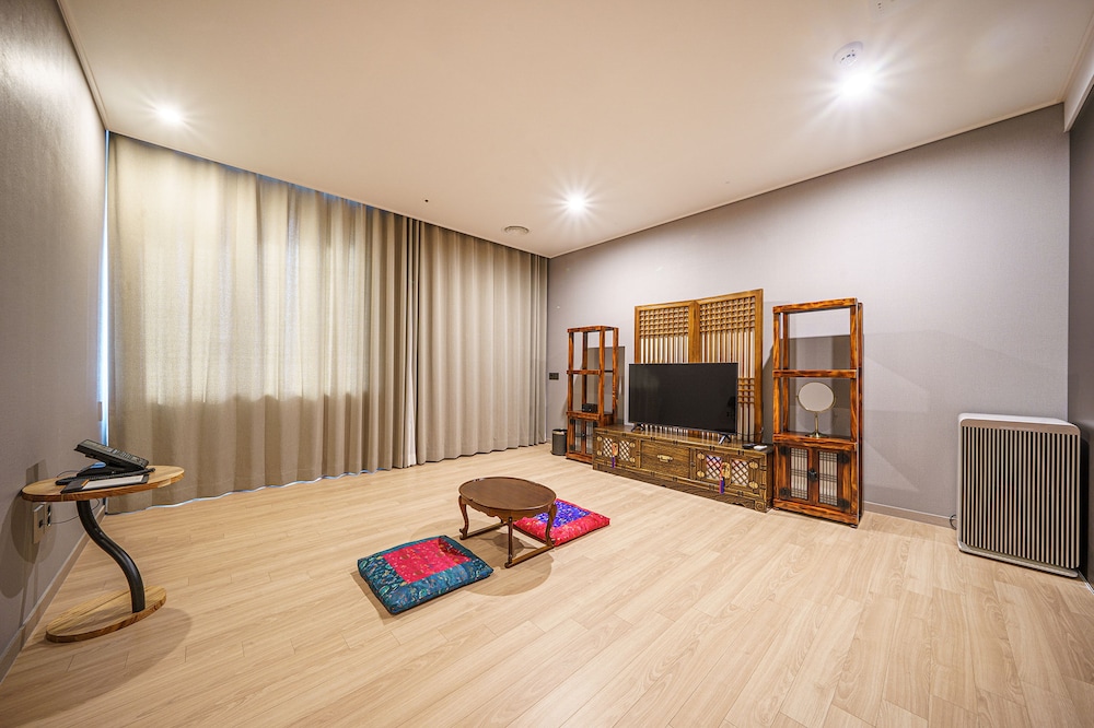 Korean Style Room photo 2