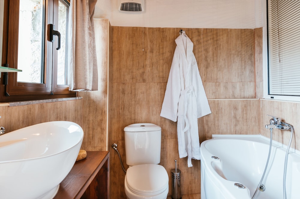 Superior Studio Suite, Jetted Tub, Mountain View photo 3