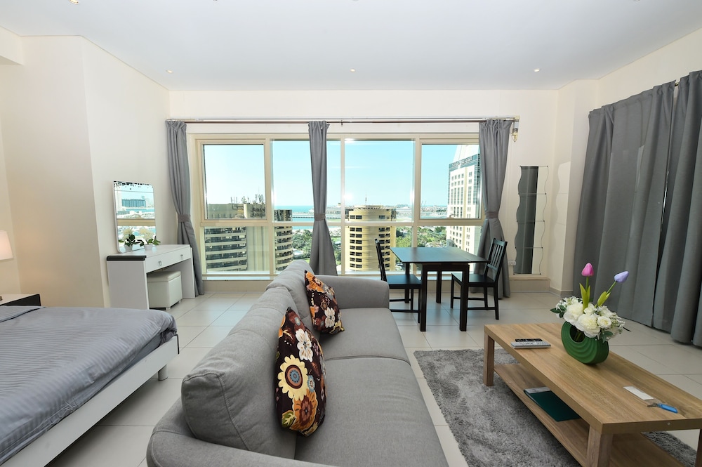 Standard Studio, 1 Queen Bed, Balcony, Sea View photo 1
