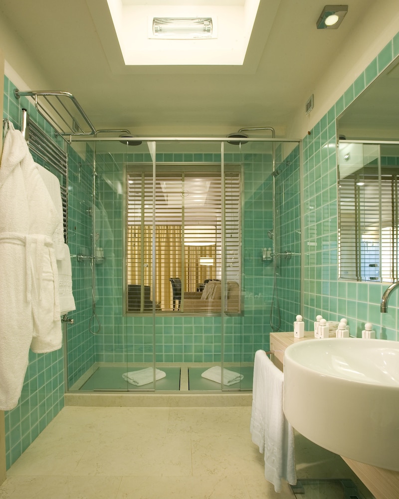 Superior Double or Twin Room, Balcony, Sea View - Photo 6