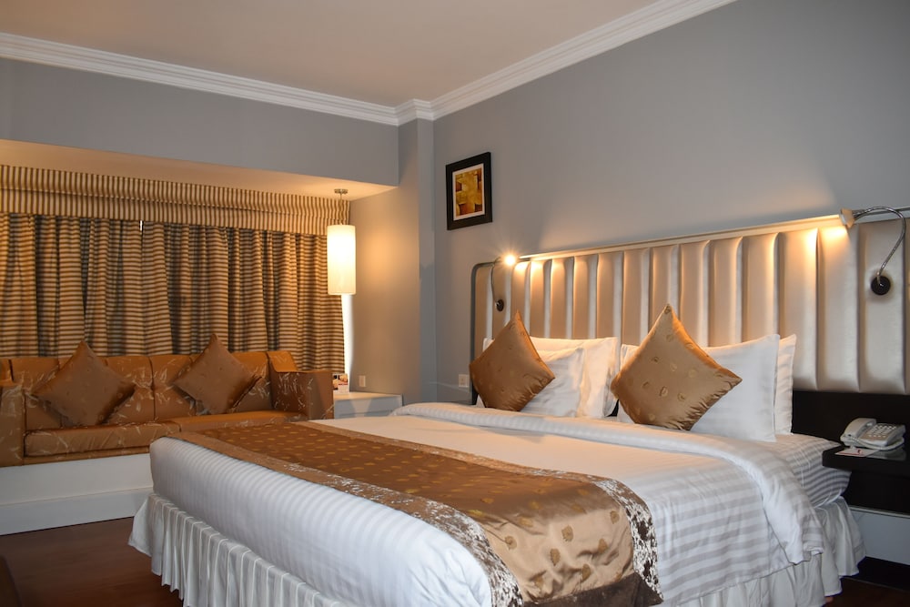 Room, 1 King Bed, Non Smoking - Photo 4