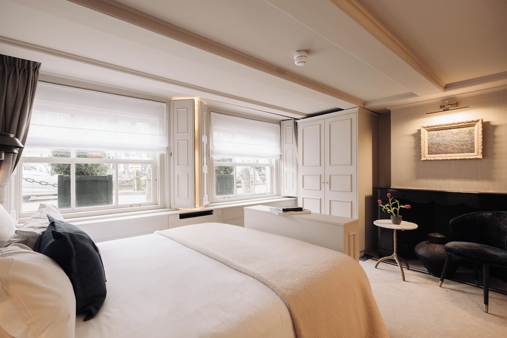 Room (Merchant Streeview)