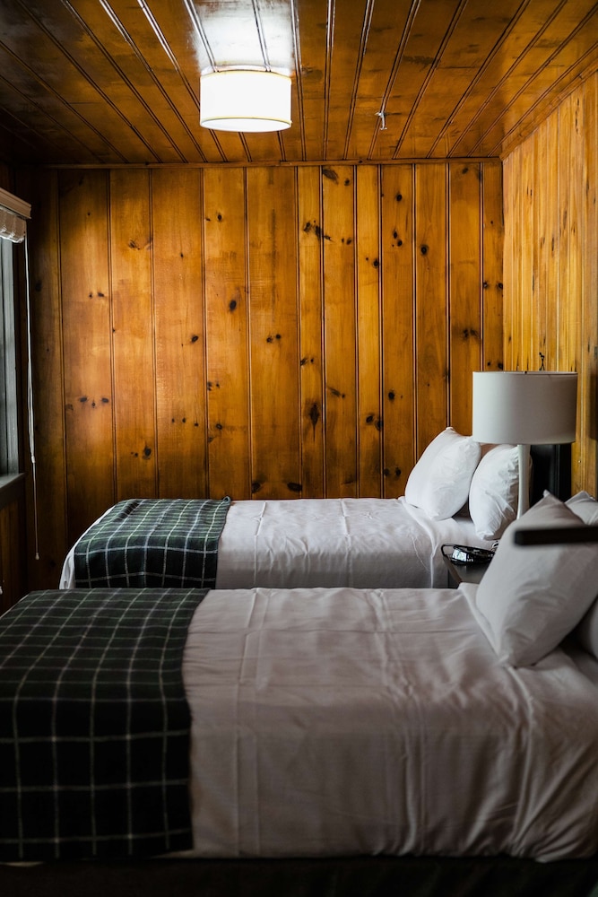 Room, 2 Queen Beds, Balcony (Historic Inn)