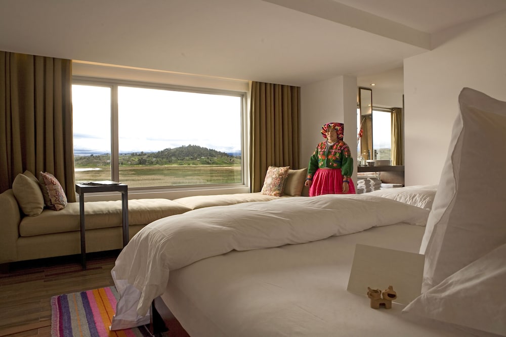 Dusk Room, Lake View photo 1