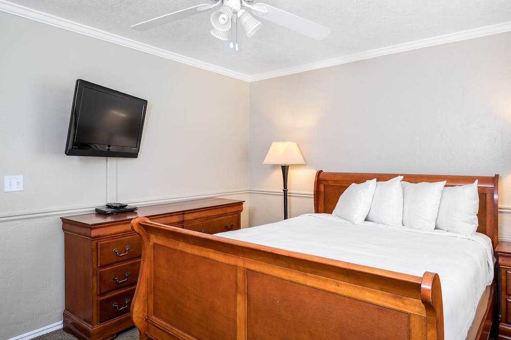 Suite, 2 Bedrooms, 2 Bathrooms photo 1