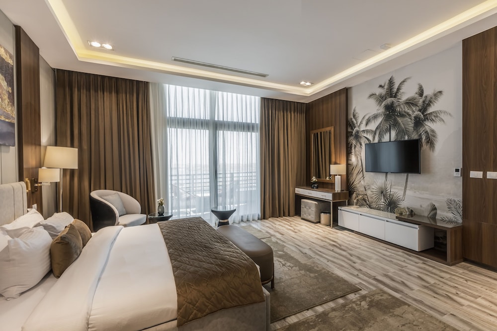 Deluxe suite lake view