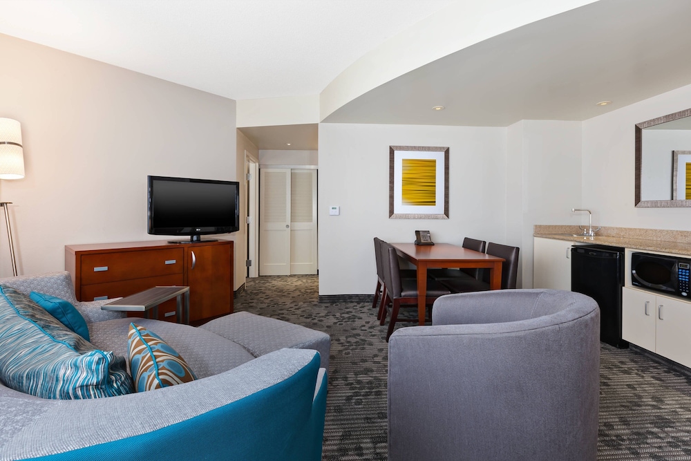 Suite, 1 Bedroom - Photo 1