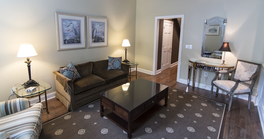 Chatham Executive Suite thumbnail 5