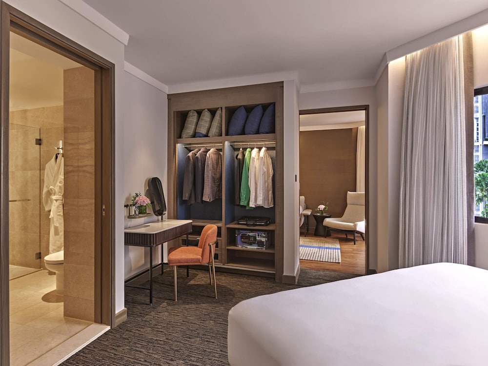 Suite, 1 King Bed (Pullman) photo 3