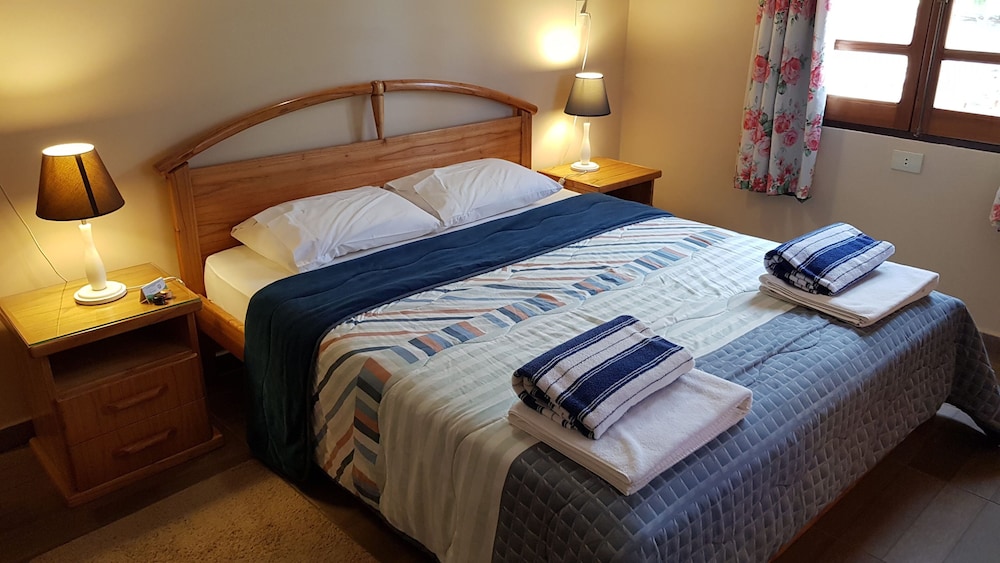 Standard Cabin, 2 Bedrooms, Hill View photo 1