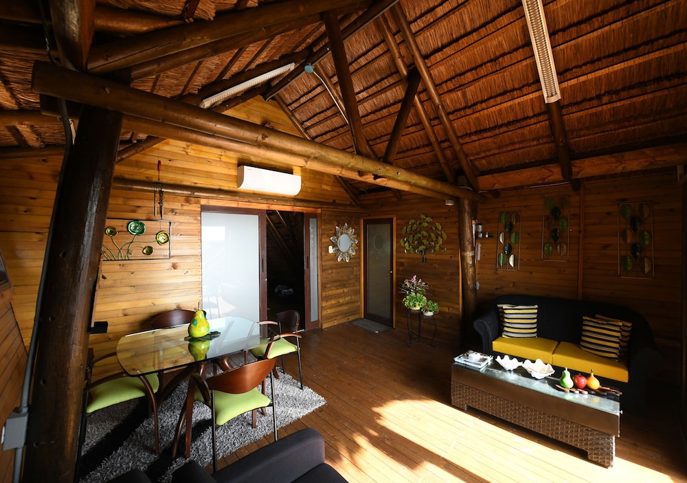 Grand Cabin photo 2