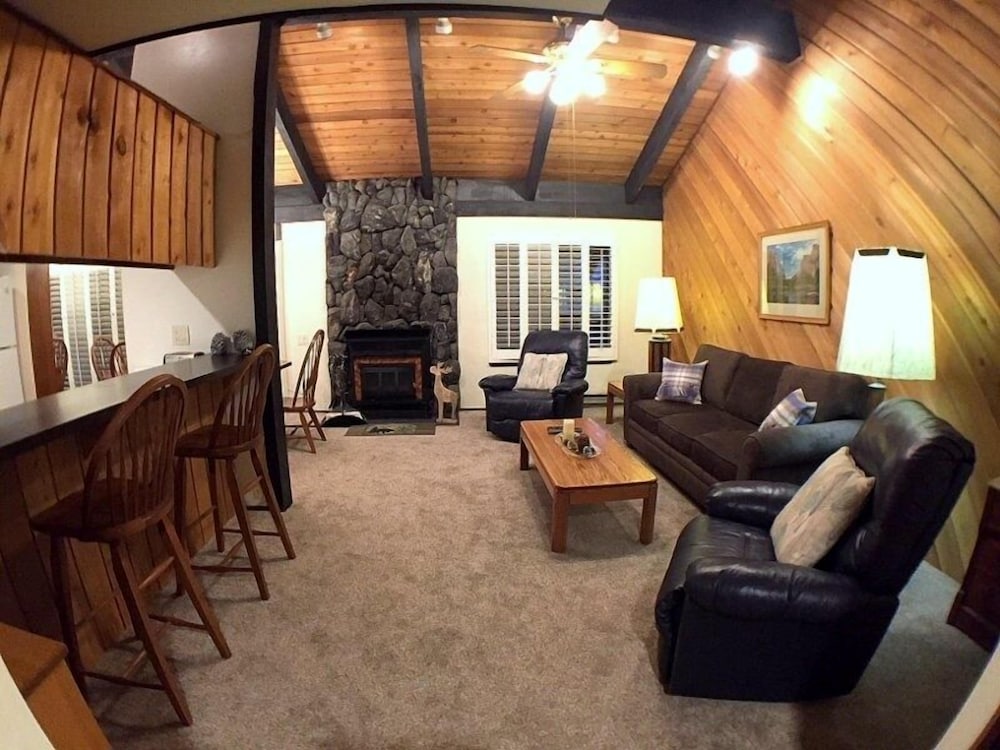 Condo, 2 Bedrooms