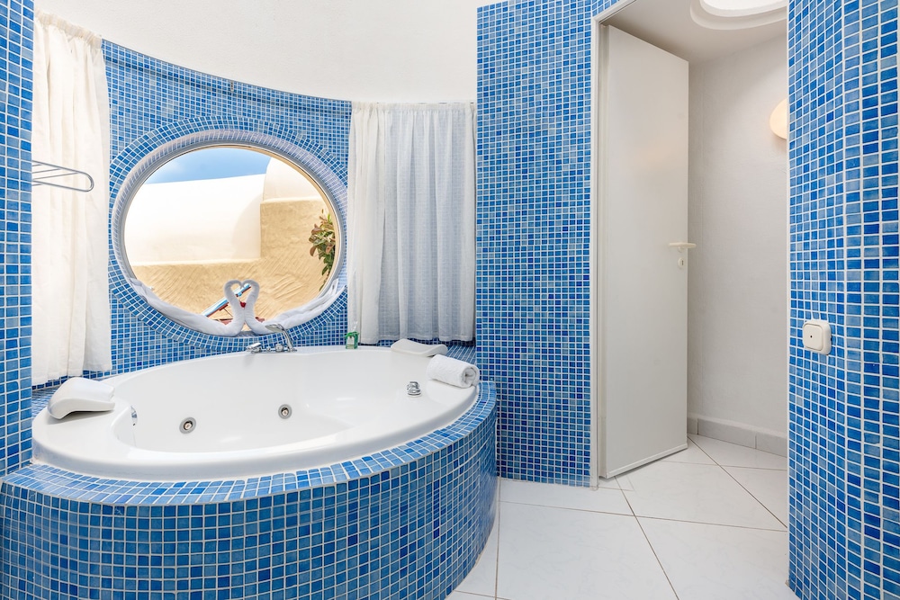 Suite, Patio (Terrace, 1 adult and 2 children)
