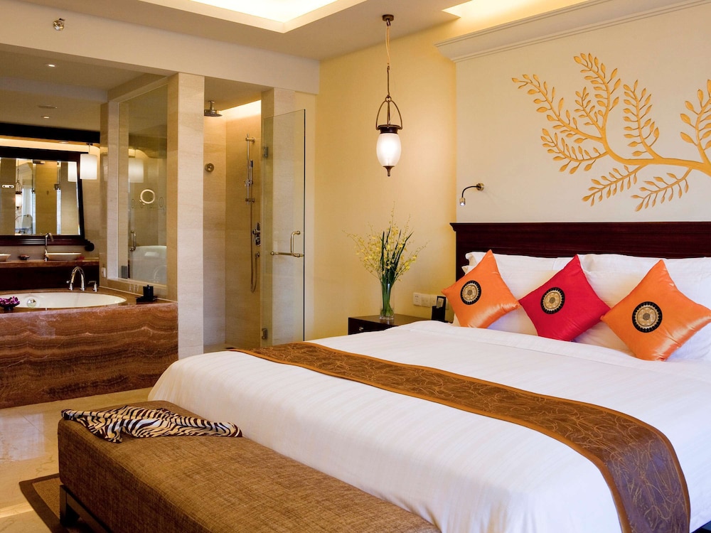 Family Room, 2 Bedrooms, Pool View