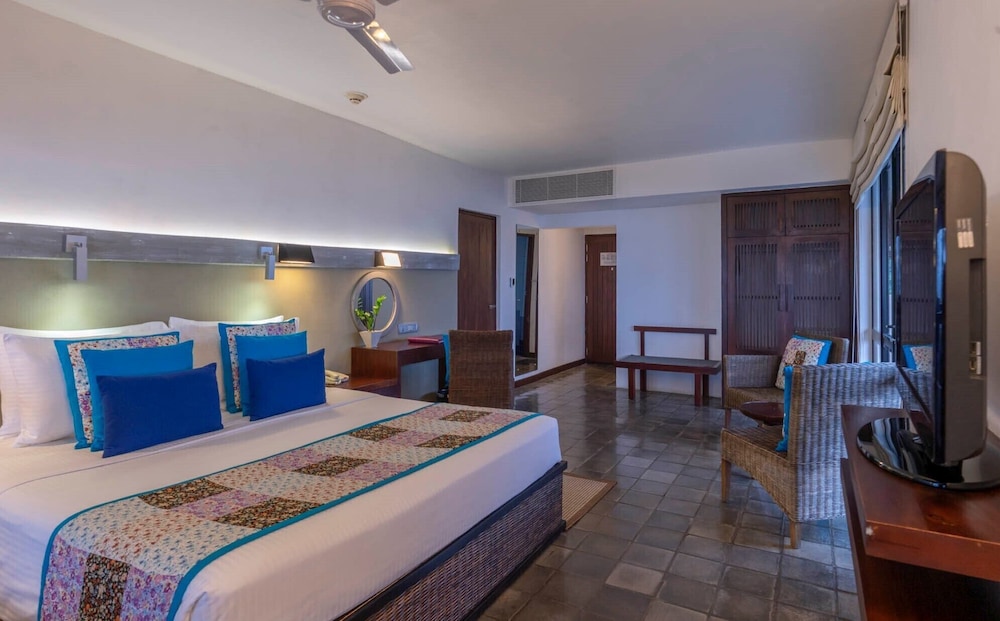 Deluxe King Room with Balcony - Discounts (10% on Food and Beverage, 15% on SPA) photo 2