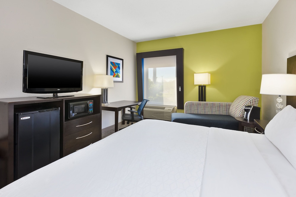 Standard Room, 1 King Bed, Accessible (Communication, Accessible Tub) - Photo 2