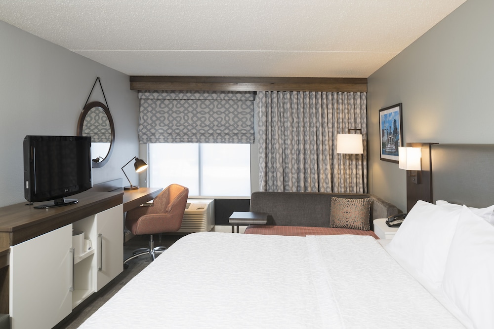 Room, 1 King Bed (with Chaise) photo 2
