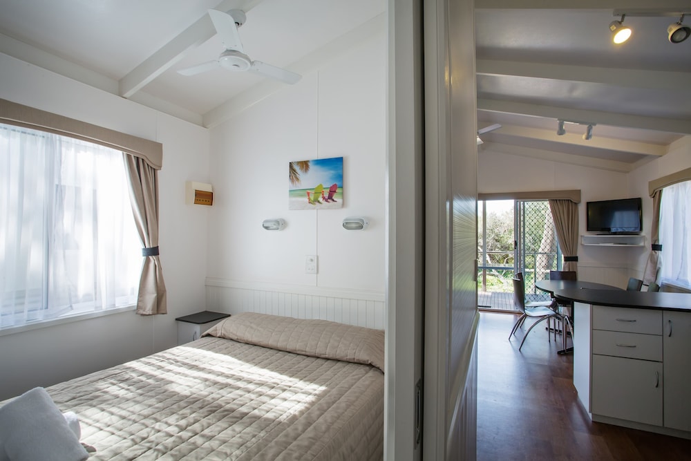 3 Bedroom Beachfront Villa photo 2