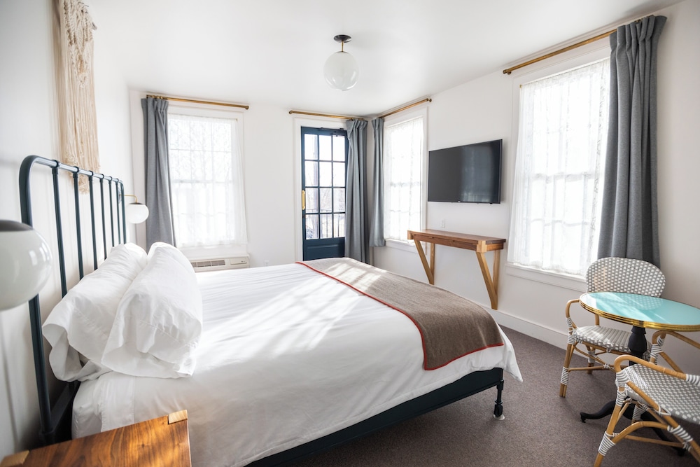 Room, 1 King Bed, Balcony