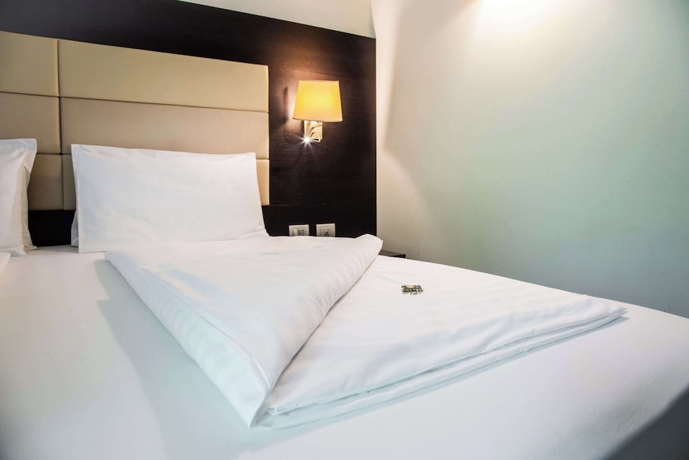 Executive Room, Hot Tub, City View (Spa access) photo 2