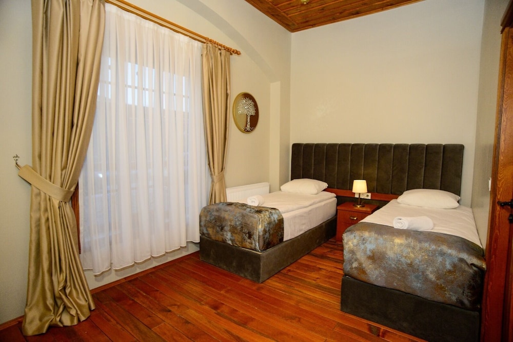 Standard Triple Room, 3 Twin Beds, City View photo 1