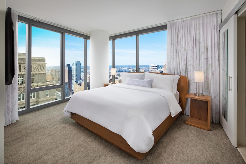 Suite, 1 King Bed, City View - Photo 8