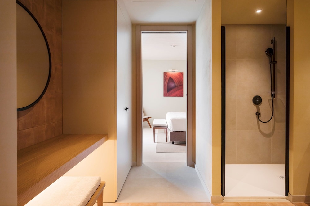 Suite, 1 Bedroom thumbnail 5