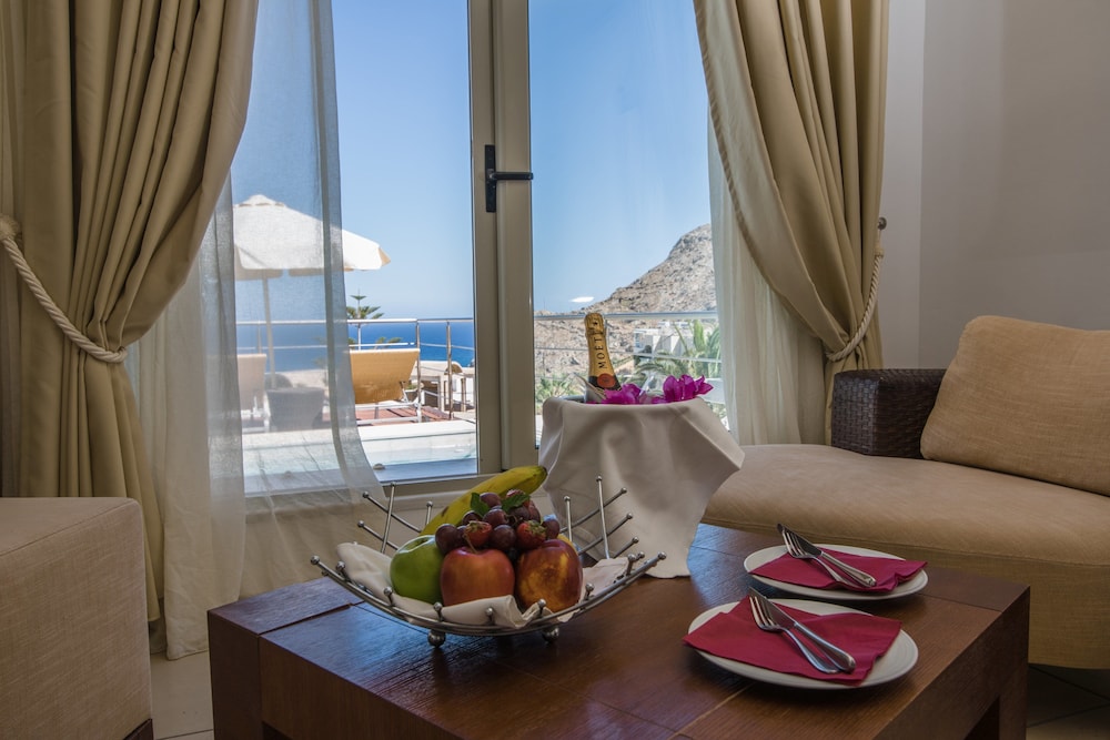 Junior Suite, Private Pool - Photo 9