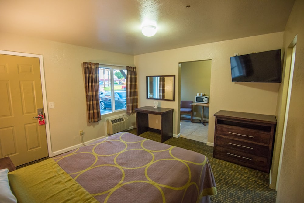 Traditional Room, 1 Queen Bed - Photo 2