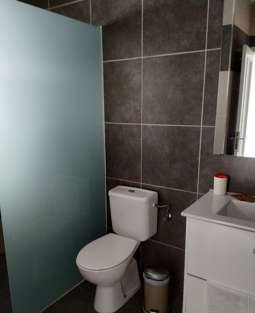 Standard Room, 2 Twin Beds - Photo 15