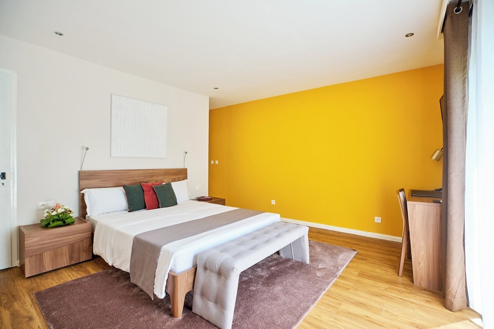 Deluxe Double Room, 1 Queen Bed, Non Smoking, Courtyard View