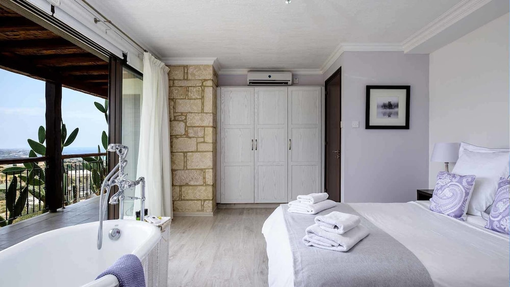Villa photo 2