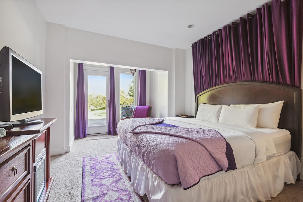 X Suite - Villa Suite, 1 Person Sized Jetted Tub, 1 King Bed, 1st Floor