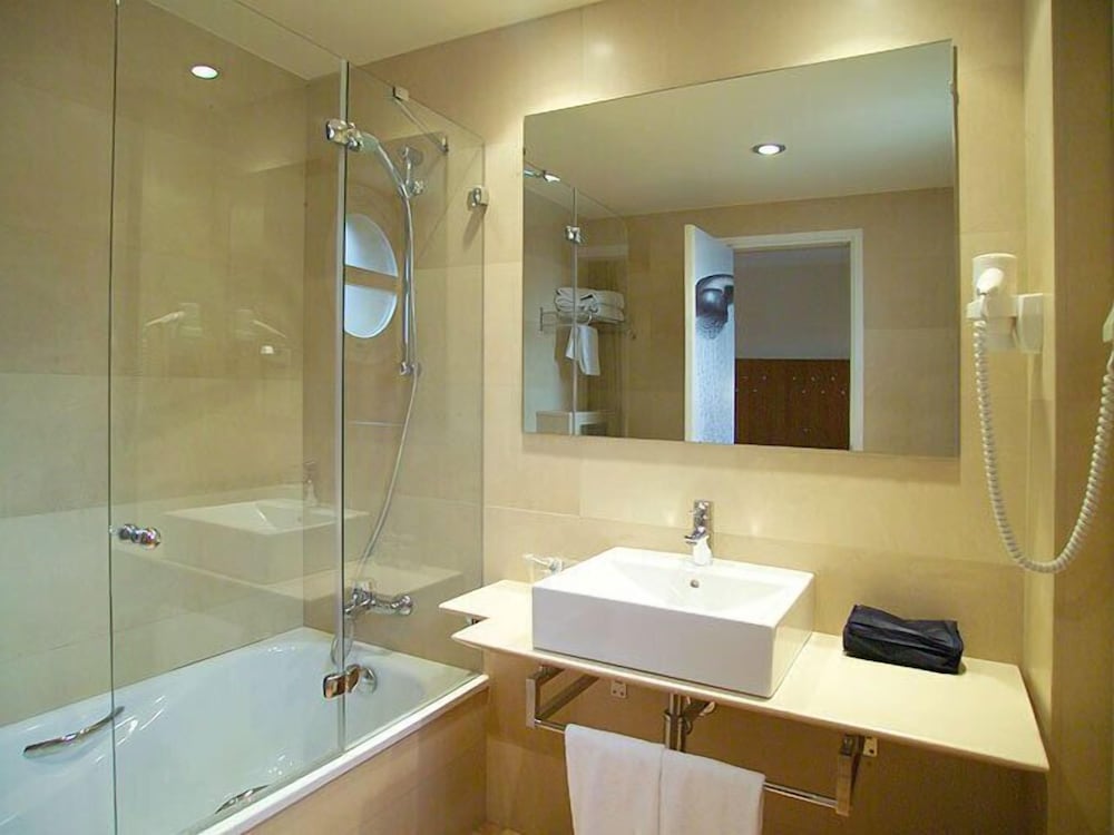 Double Room Single Use - Photo 13