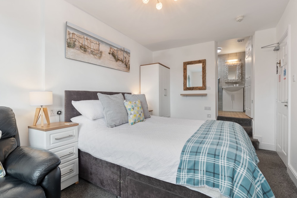 Classic Double Room, 1 King Bed, Garden View photo 3