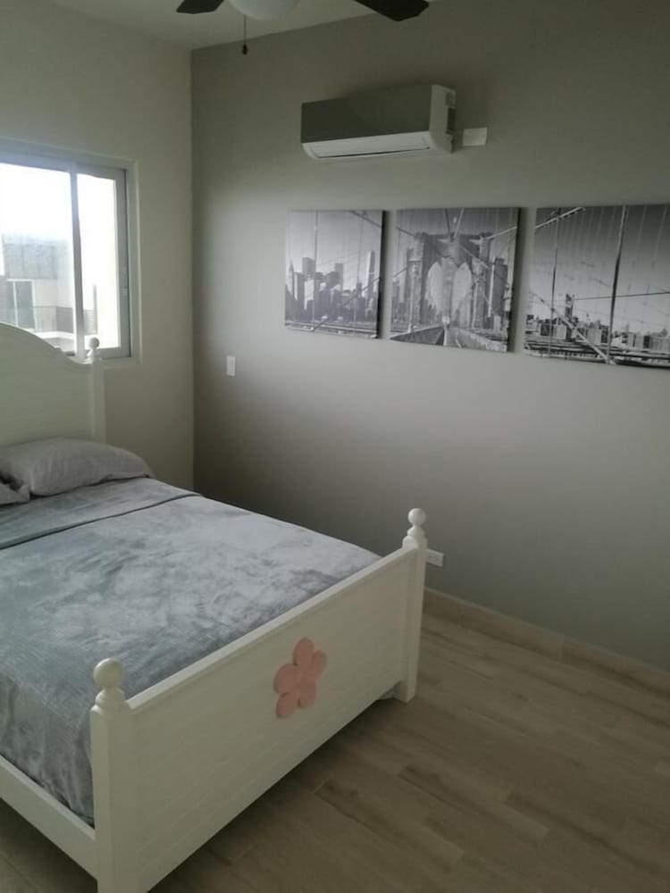 Apartment, 3 Bedrooms, Sea View photo 1