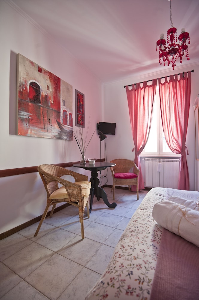 Club Triple Room, 1 Bedroom, Non Smoking, Ensuite photo 2