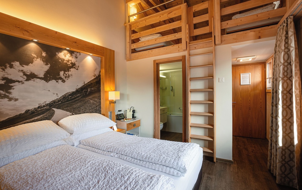 Family Room, Balcony