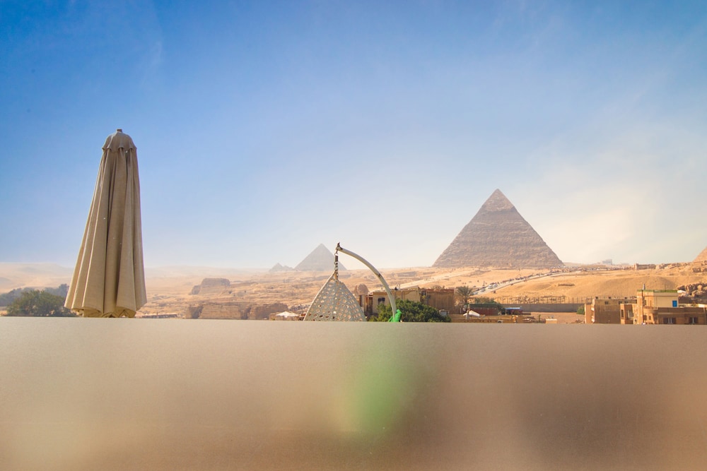 Luxury Suite with Panoramic Pyramids View & Balcony - Photo 11