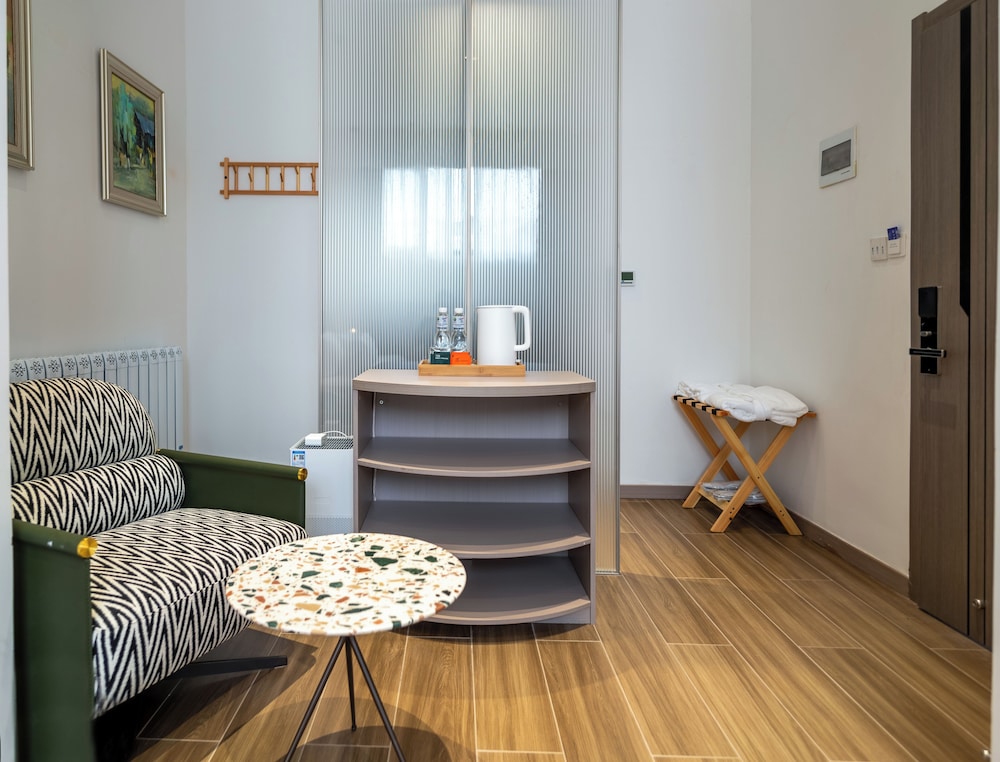 Senior Double Room, Patio, Courtyard View photo 2