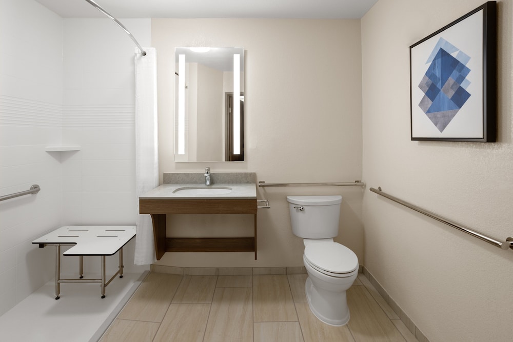 Suite, 1 Bedroom, Mobility Accessible (Communications) - Photo 6