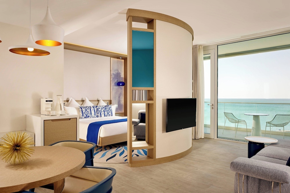 Room, 1 King Bed, Sea View (Balcony)